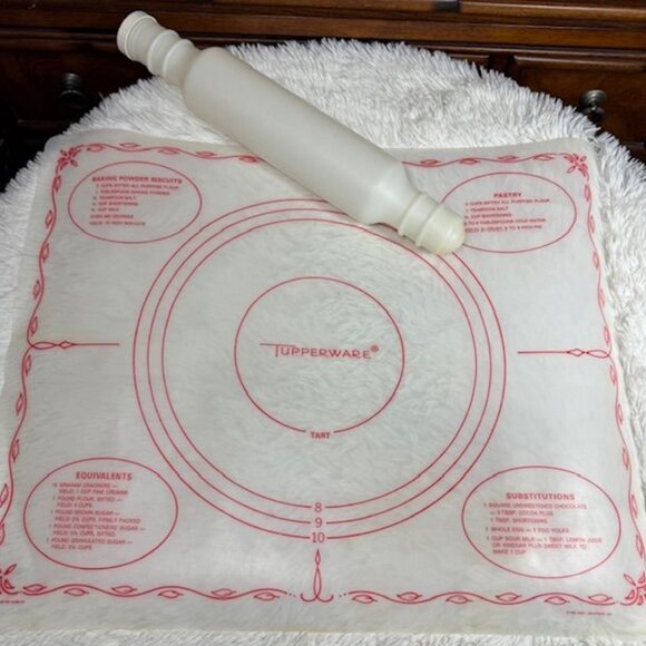 Vintage 1965 Tupperware Baking Recipe Mat + Refillable Plastic Roller - Picture 1 of 12